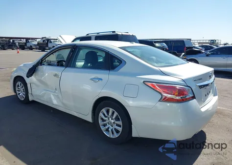 2015 Nissan Altima 2.5 S z USA, uszkodzony, nr VIN 1N4AL3AP8FC279171